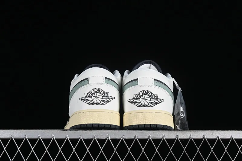 All categories Air Jordan Jordan series basketball shoes Air Jordan 1 Low Z version Air Jordan 1 Low "Team Gold" AJ1 Joe 1 olive black and green low-top cultural casual sneakers DC0774-001